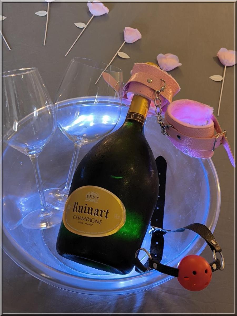 Love-Room Discret 40 M2 Bormes Les Mimosas Village Avec Terrasse 외부 사진