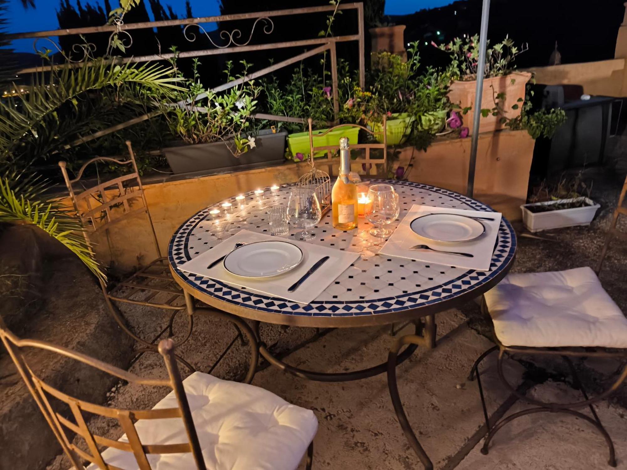 Love-Room Discret 40 M2 Bormes Les Mimosas Village Avec Terrasse 외부 사진