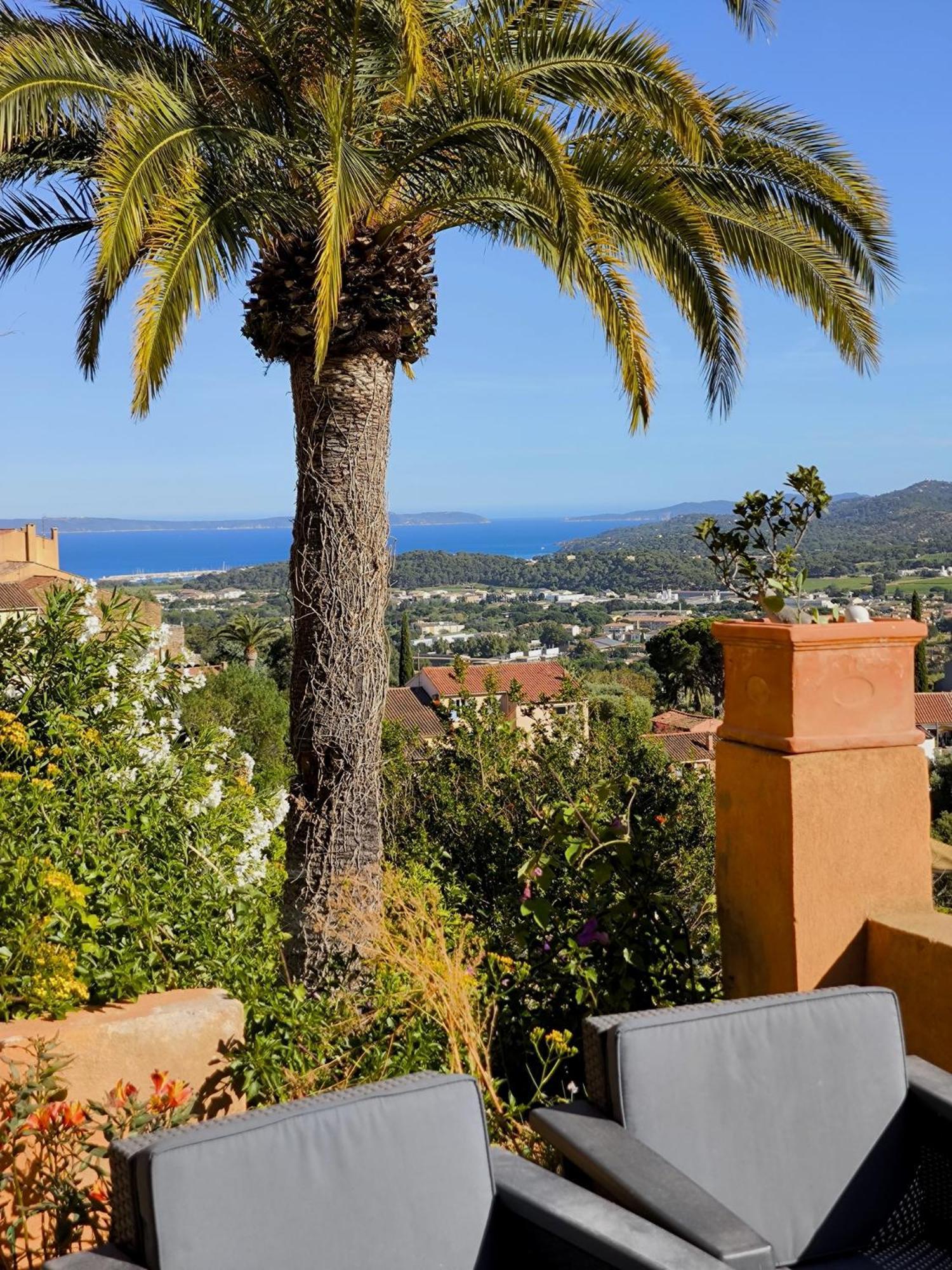 Love-Room Discret 40 M2 Bormes Les Mimosas Village Avec Terrasse 외부 사진