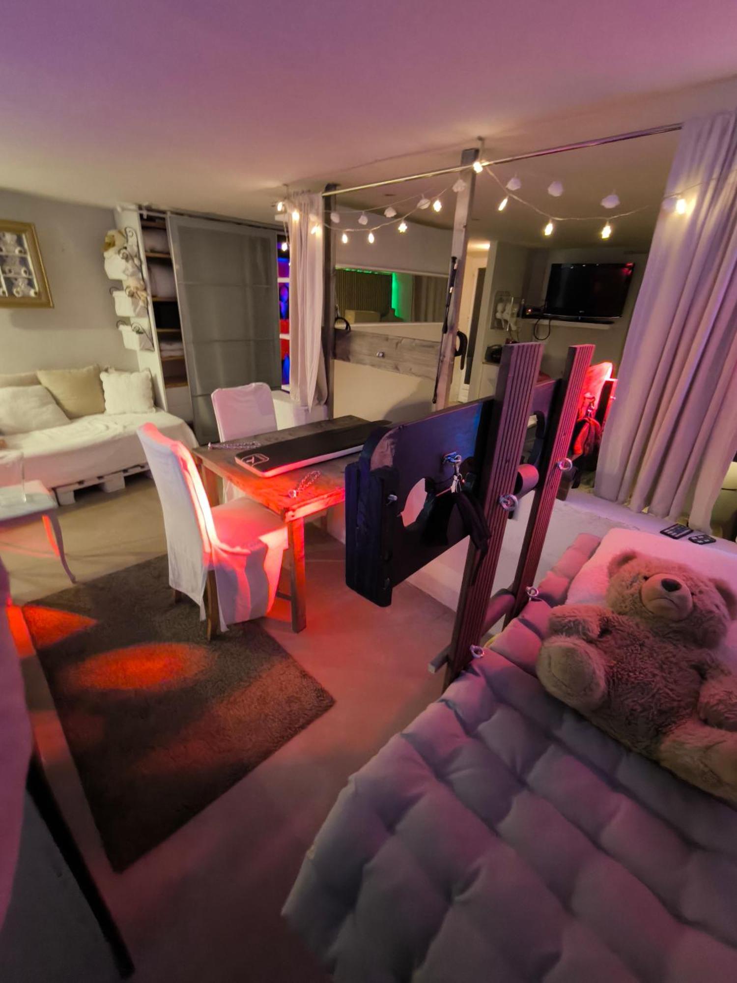 Love-Room Discret 40 M2 Bormes Les Mimosas Village Avec Terrasse 외부 사진