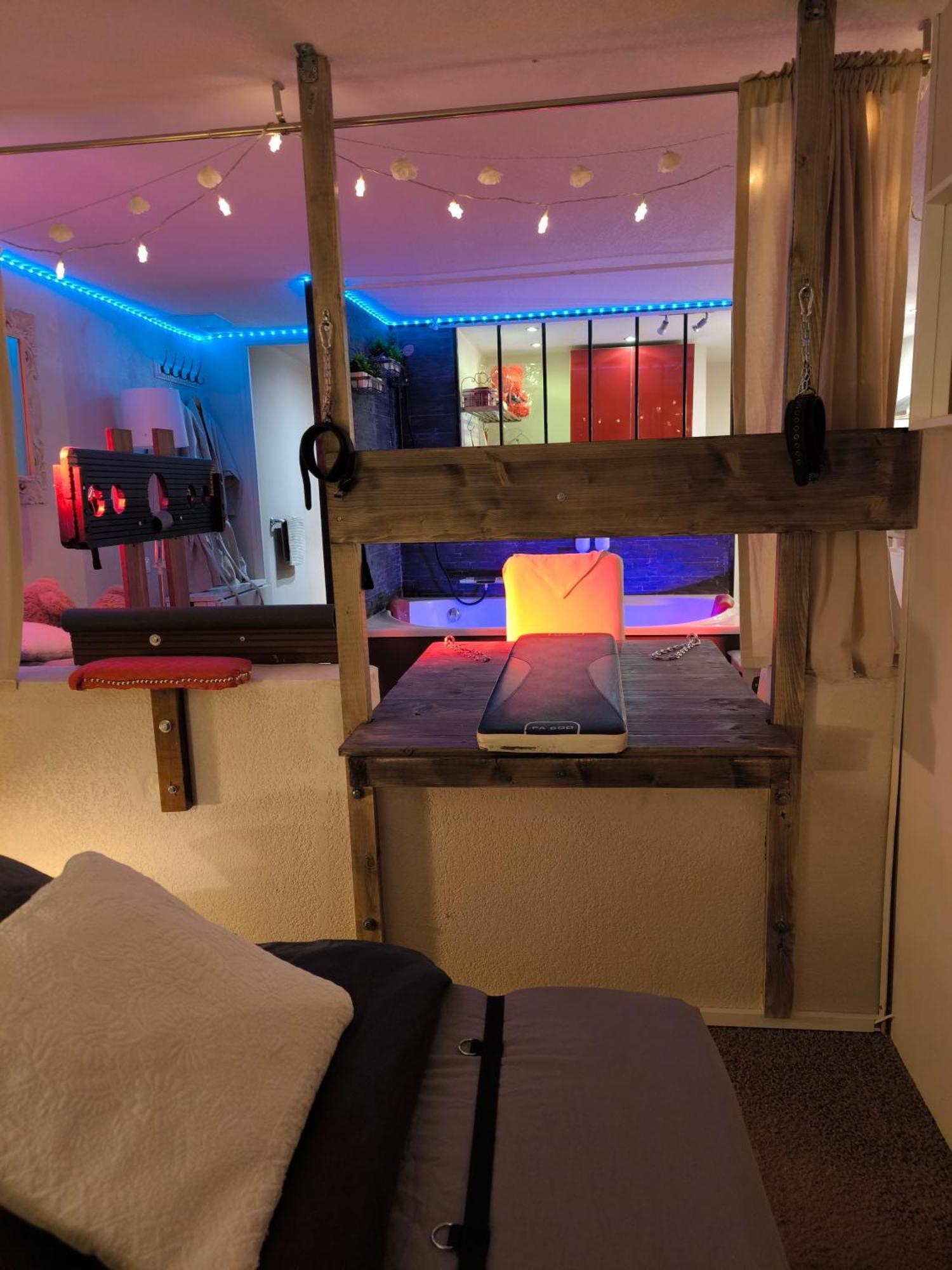Love-Room Discret 40 M2 Bormes Les Mimosas Village Avec Terrasse 외부 사진