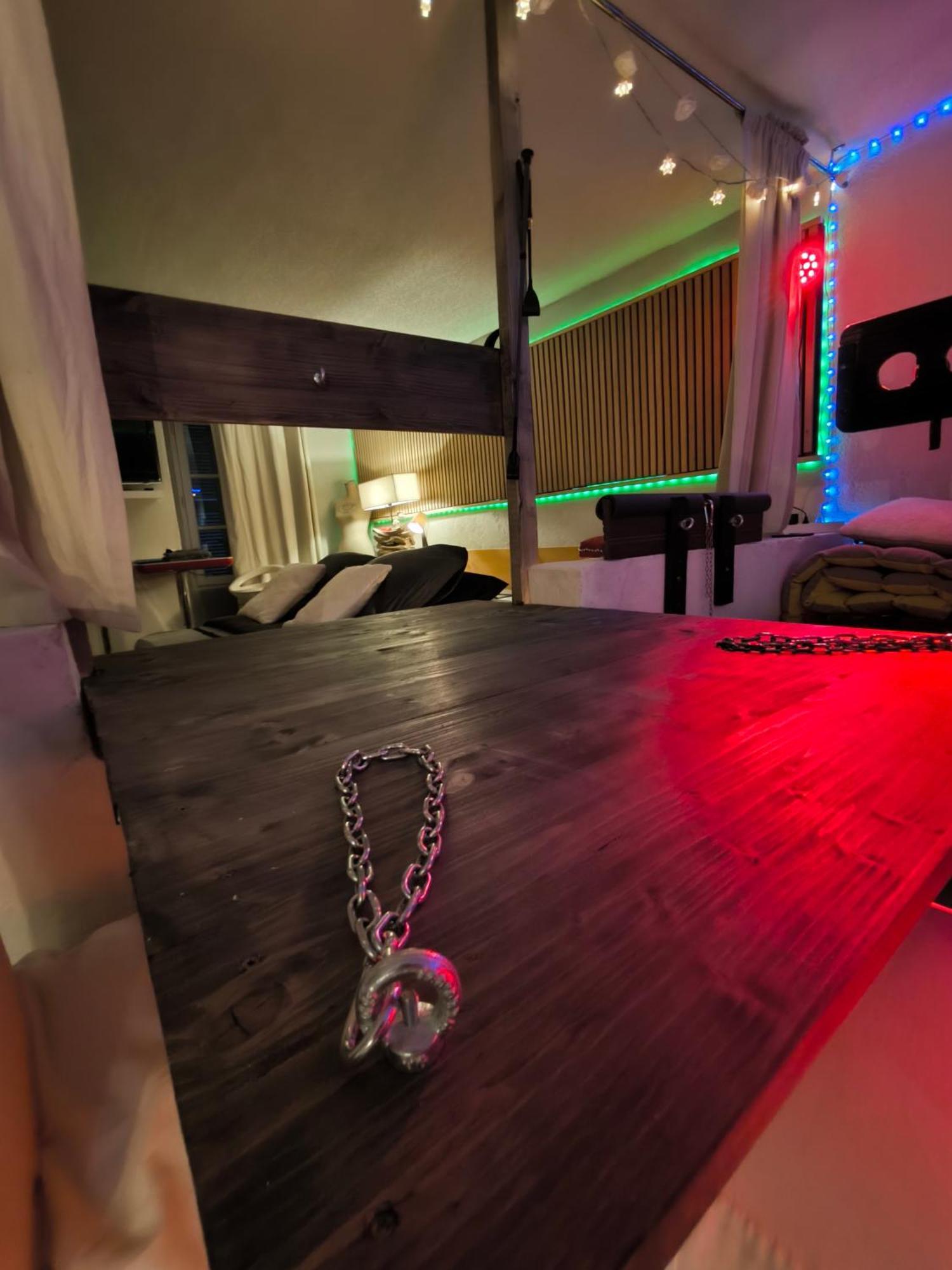 Love-Room Discret 40 M2 Bormes Les Mimosas Village Avec Terrasse 외부 사진
