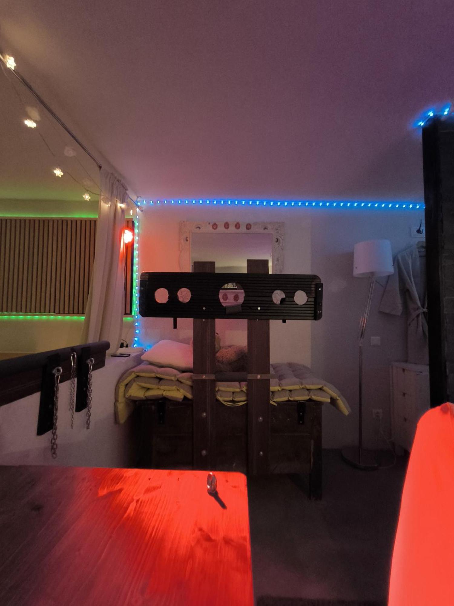 Love-Room Discret 40 M2 Bormes Les Mimosas Village Avec Terrasse 외부 사진