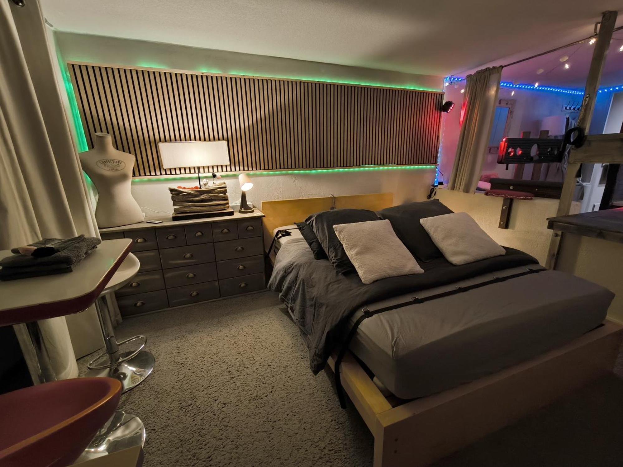 Love-Room Discret 40 M2 Bormes Les Mimosas Village Avec Terrasse 외부 사진
