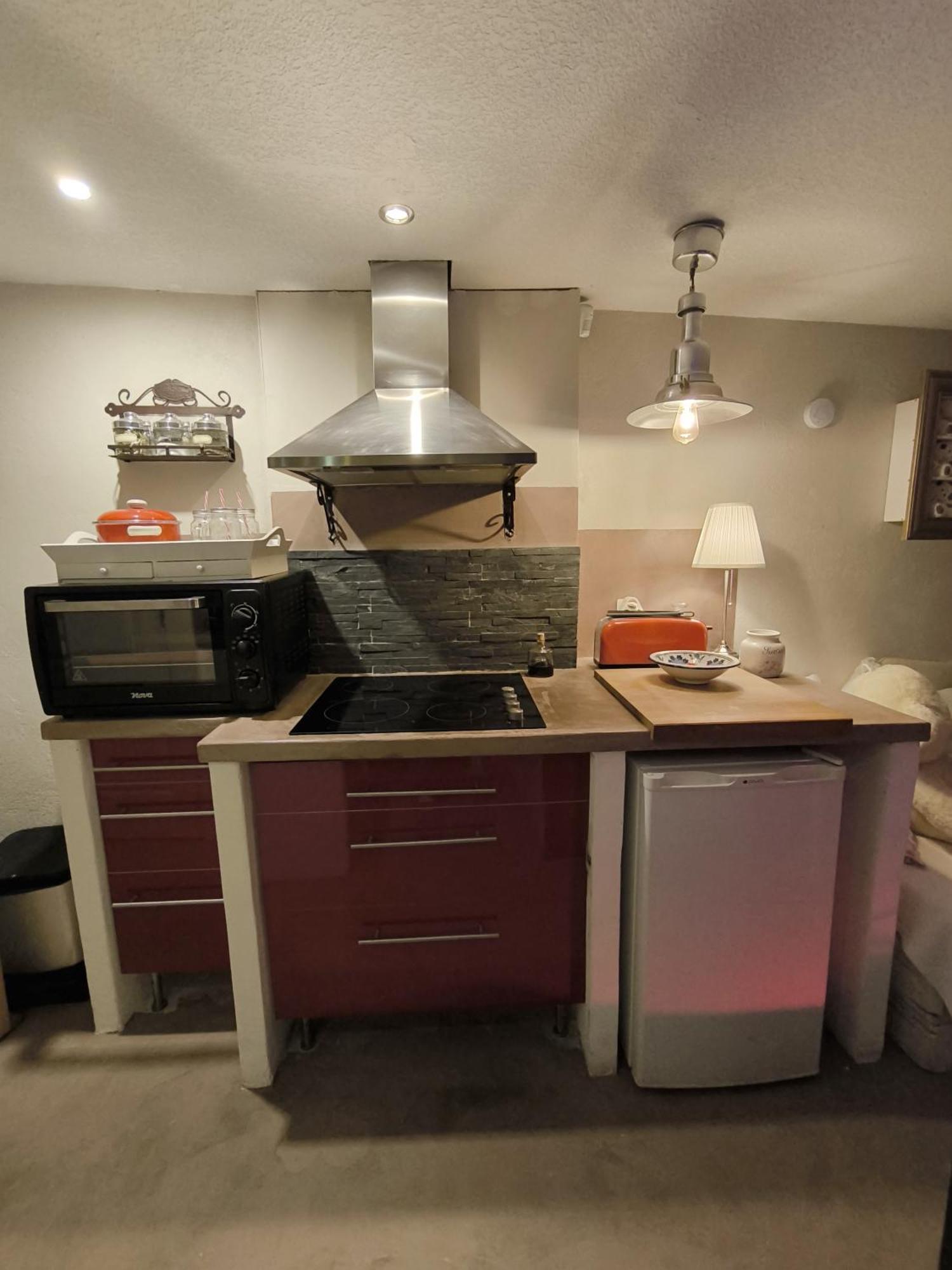 Love-Room Discret 40 M2 Bormes Les Mimosas Village Avec Terrasse 외부 사진
