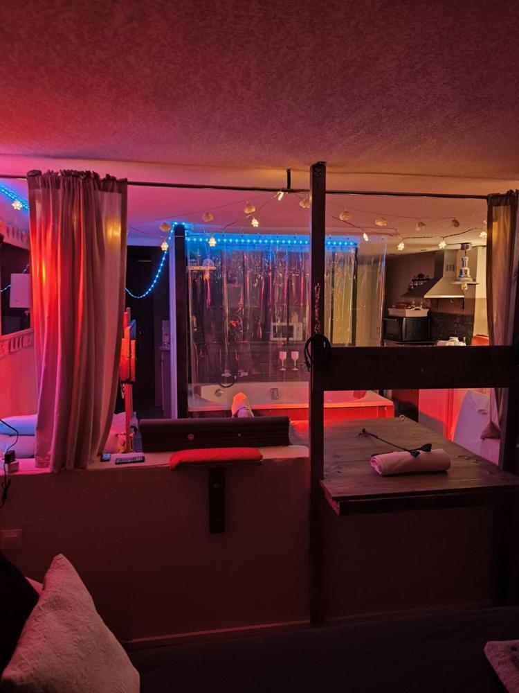 Love-Room Discret 40 M2 Bormes Les Mimosas Village Avec Terrasse 외부 사진