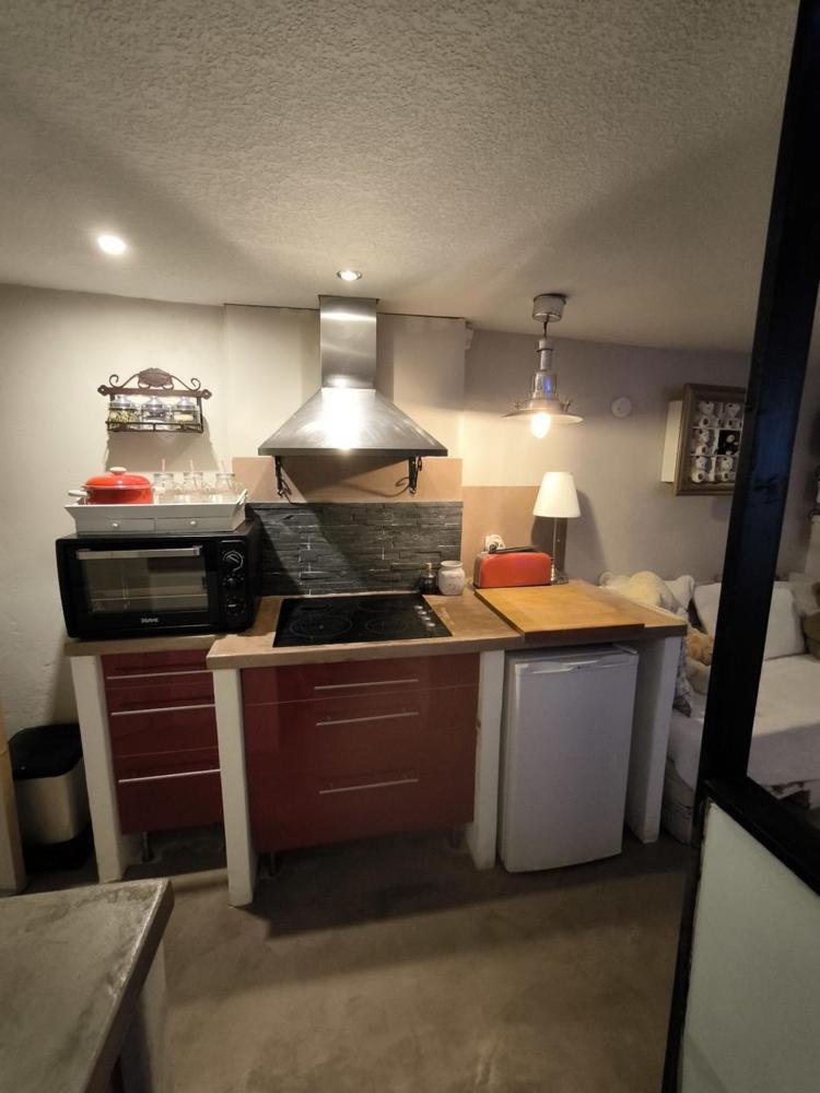 Love-Room Discret 40 M2 Bormes Les Mimosas Village Avec Terrasse 외부 사진